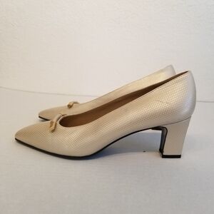 Stuart Weitzman Cream Heels 8.5 N